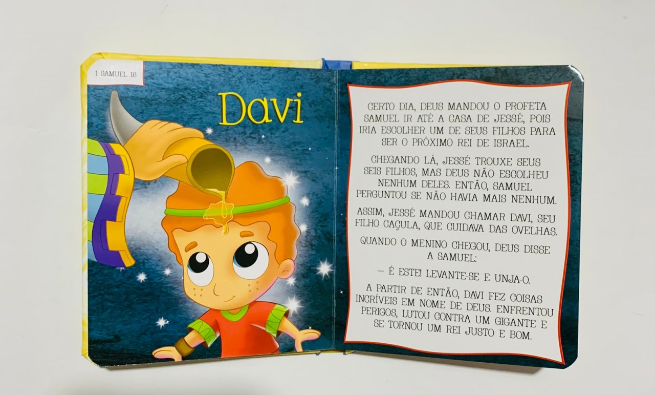 Livro Bíblia Infantil Capa Almofada E Páginas Cartonadas Cada